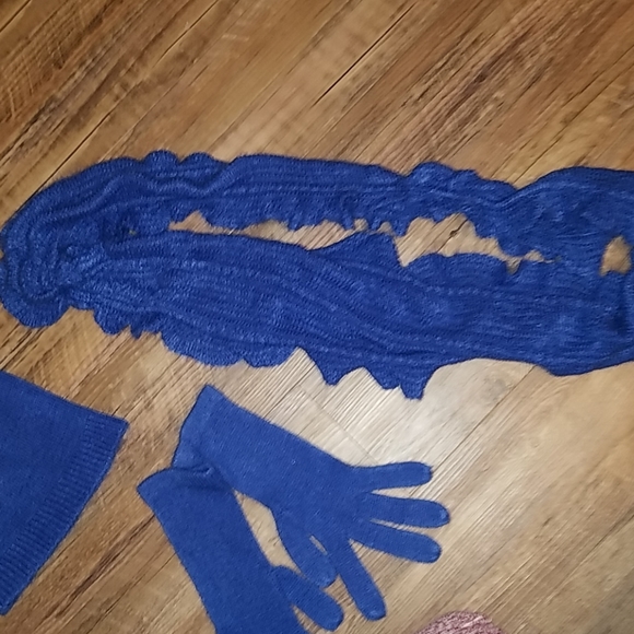 NWOT matching scarf set - Picture 2 of 4
